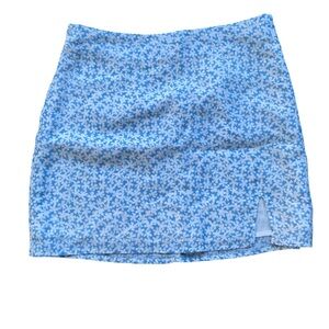 Le Lis Blue & White Daisy‎ Floral Mini Skirt